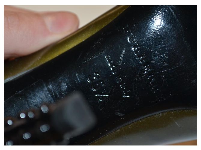 Décolleté Burberry in vernice verde oliva - vista 6