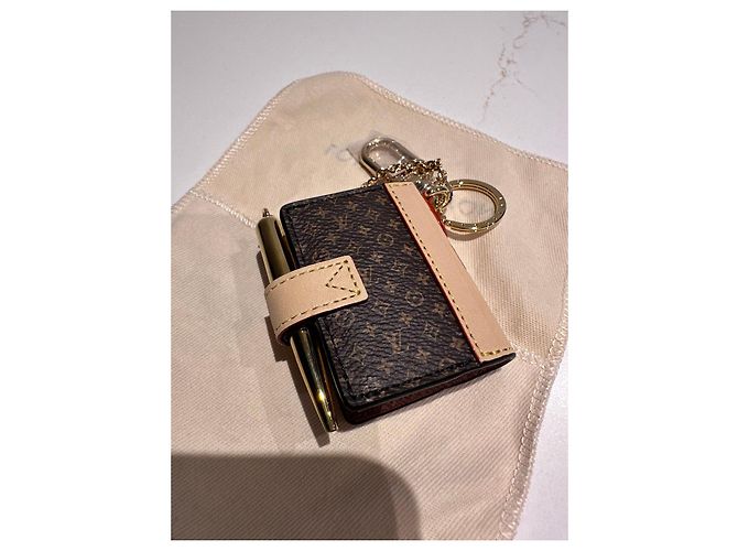 Louis Vuitton Monogram Mini Notebook Charm Braun - Ansicht 8