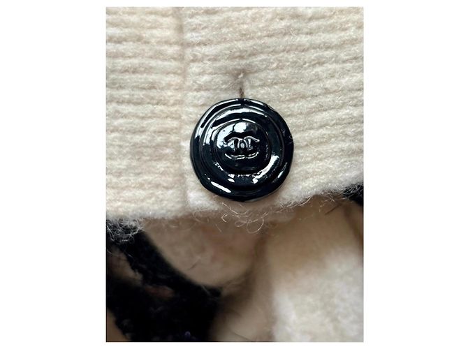 Grande sciarpa ecrù con fiocco Chanel, collezione Autunno-Inverno 2009, di Karl Lagerfeld. - vista 8