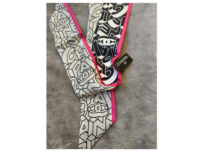 Chanel Slim Bandeau 22A nero & bianco & fucsia Fuschia - vista 2