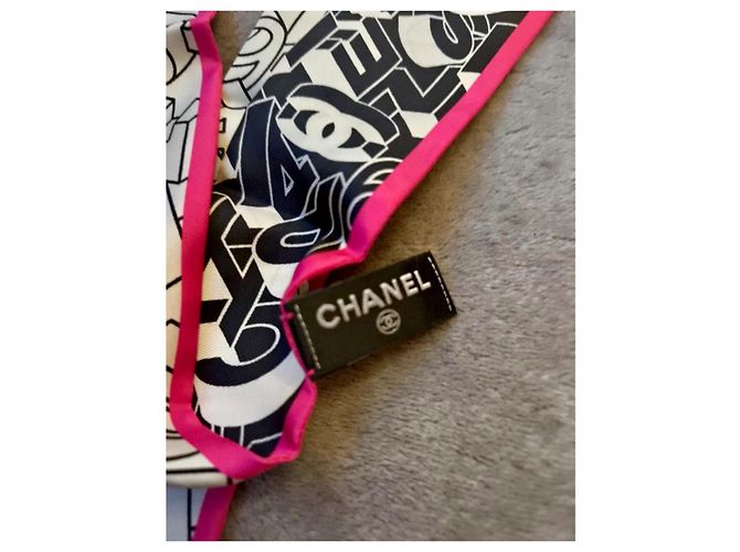 Chanel Slim Bandeau 22A nero & bianco & fucsia Fuschia - vista 3