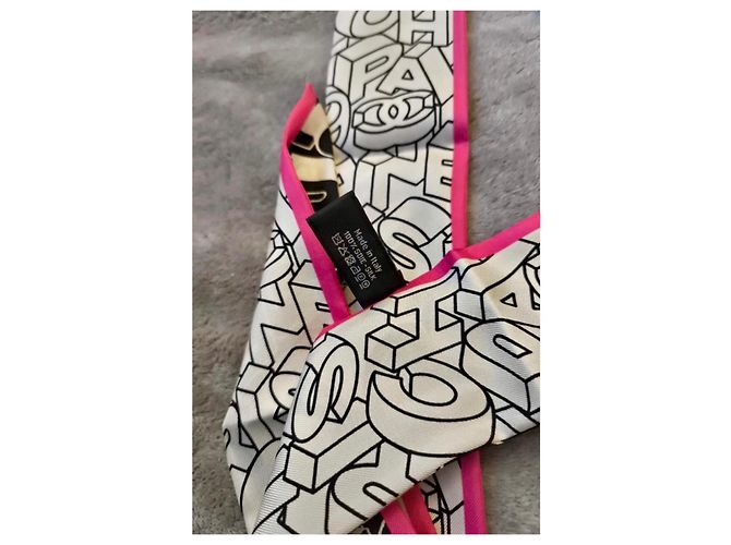 Chanel Slim Bandeau 22A nero & bianco & fucsia Fuschia - vista 4