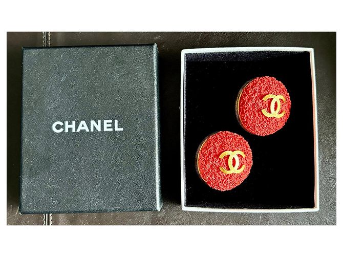 Orecchini XXL corallo 93C di Chanel con logo CC in oro D'oro - vista 10