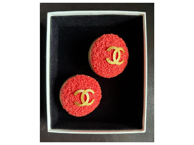 Orecchini XXL corallo 93C di Chanel con logo CC in oro D'oro - vista 12