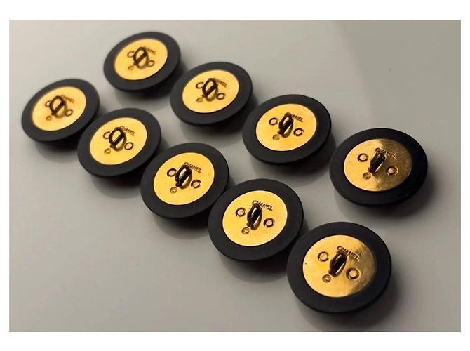 Set di 9 bottoni vintage Chanel "haute couture" neri e dorati con logo CC - vista 7