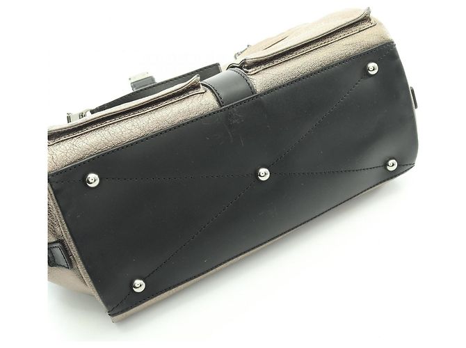 Borsa LOEWE Lola 26 in nero e oro D'oro - vista 7