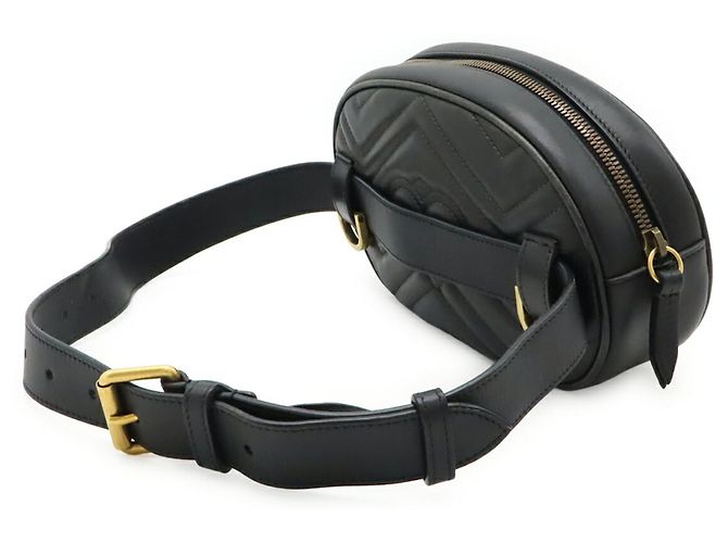 Bolsa de cinto em couro acolchoado preto GG Marmont da Gucci - vista 3