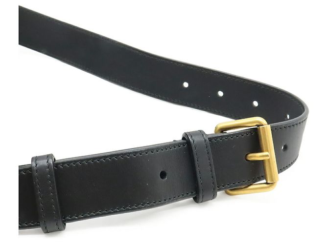 Bolsa de cinto em couro acolchoado preto GG Marmont da Gucci - vista 6