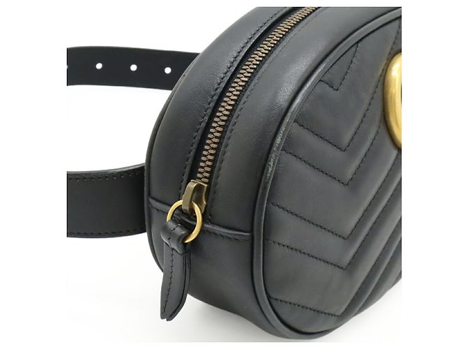 Bolsa de cinto em couro acolchoado preto GG Marmont da Gucci - vista 7