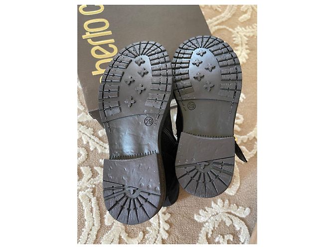Roberto Cavalli Bottes en daim noir avec clous et boucle - vue 8