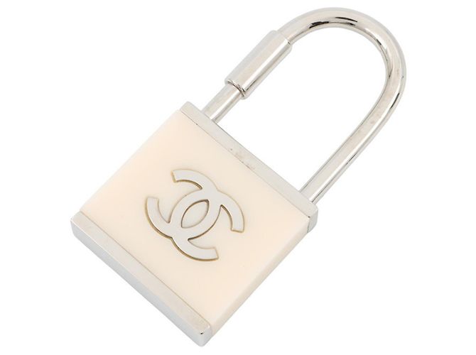Charm per borsa Chanel Marchio Coco con lucchetto Bianco - vista 3