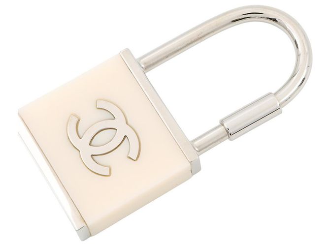 Charm per borsa Chanel Marchio Coco con lucchetto Bianco - vista 4