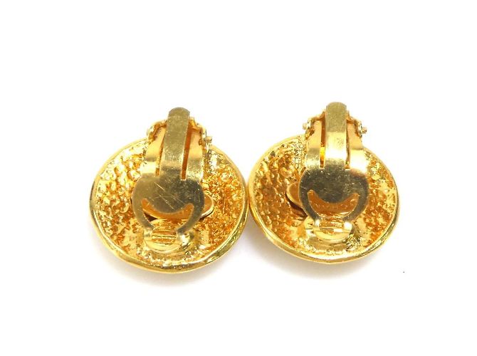 Orecchini a clip in metallo dorato Chanel Coco Mark D'oro - vista 4
