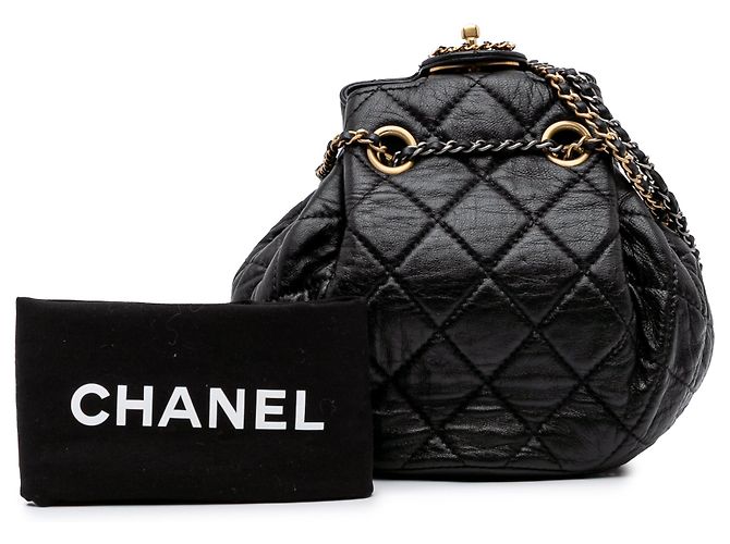 Borsa a secchiello in pelle di agnello trapuntata Chanel CC con catena, nera Nero - vista 10