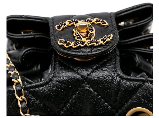 Borsa a secchiello in pelle di agnello trapuntata Chanel CC con catena, nera Nero - vista 7
