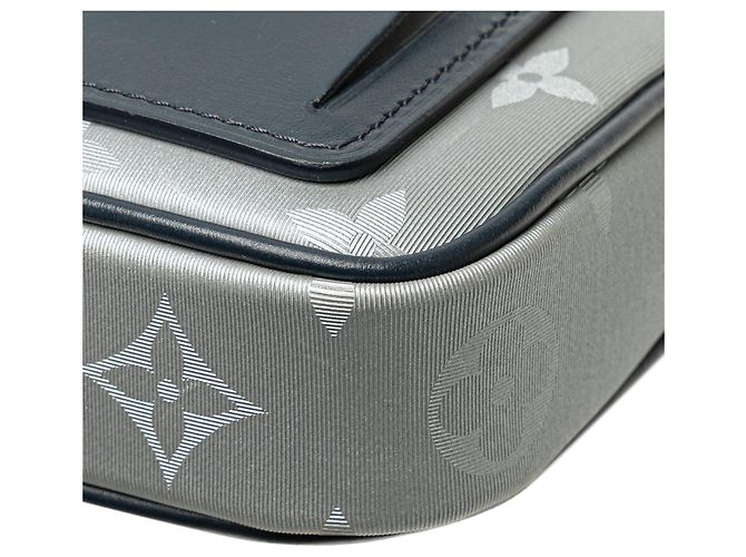 Pochette Alpha Satellite Monogram Louis Vuitton Grigio - vista 11