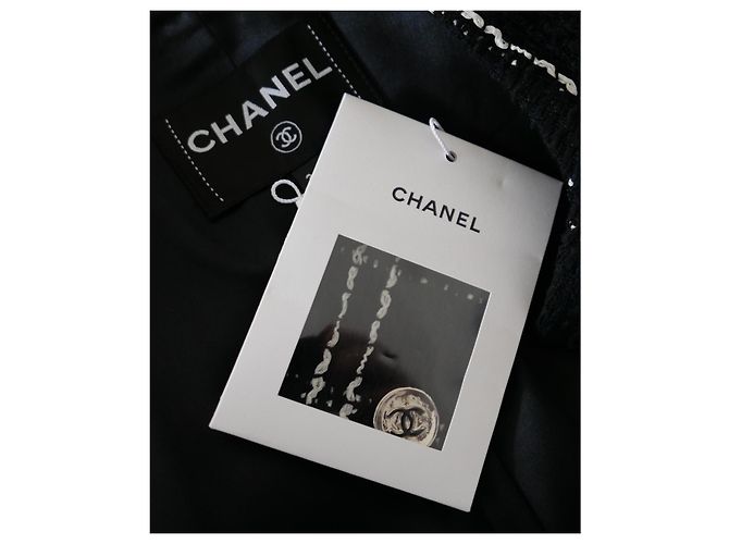 Cappotto in tweed a quadri bianco e nero Chanel Pre-Fall 2023 23A - vista 10