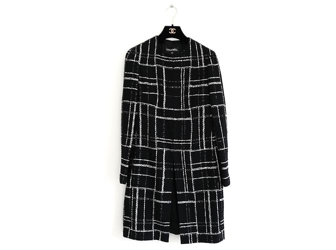 Cappotto in tweed a quadri bianco e nero Chanel Pre-Fall 2023 23A - vista 2