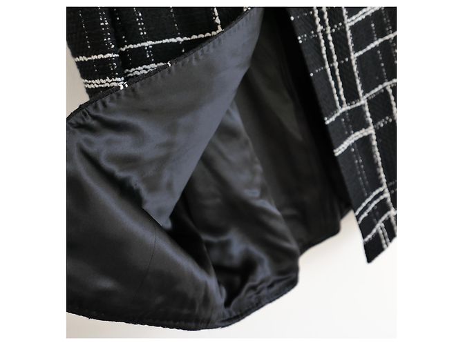 Cappotto in tweed a quadri bianco e nero Chanel Pre-Fall 2023 23A - vista 7