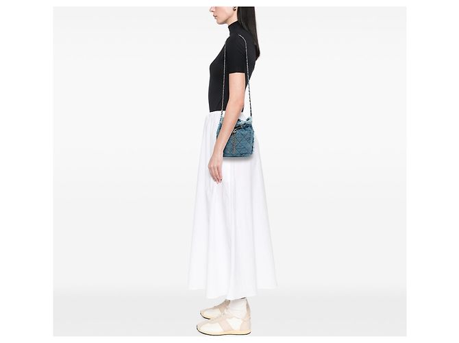Chanel Medium Matelassé Jean Mood Bucket con catena Blu - vista 7
