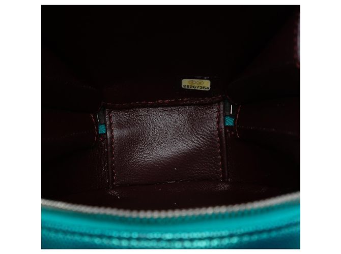 Chanel Matelassé Metallic Caviar Oval Camera Bag mit Regenbogen-Hardware Blau - Ansicht 4