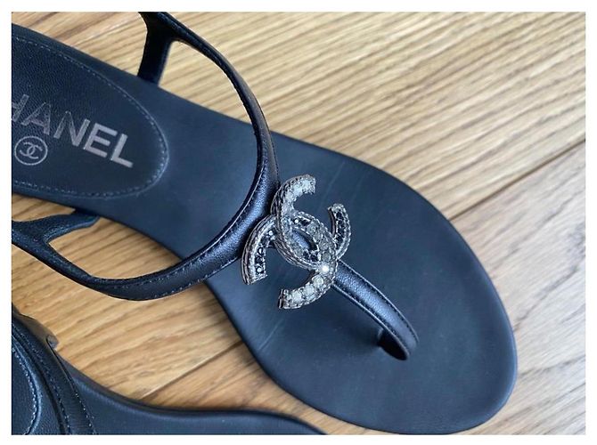 Schwarze Chanel Sandalen mit Kristallen - Ansicht 5