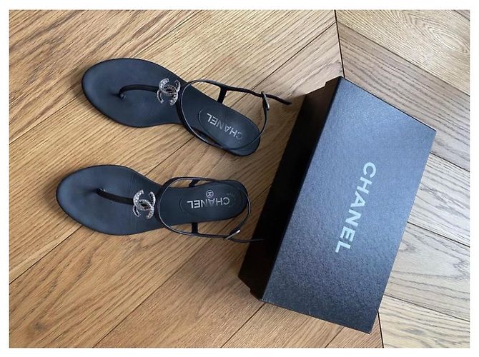 Schwarze Chanel Sandalen mit Kristallen - Ansicht 6