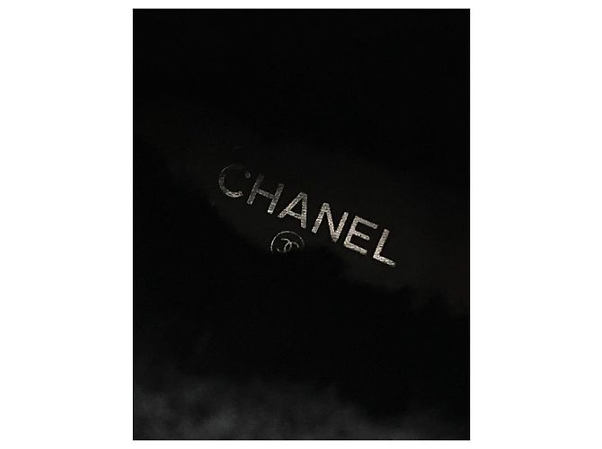 Botas de tobillo de cuero forradas de shearling con trim de cadena de Chanel Negro - vista 8