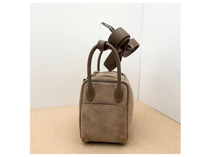 Borsa a mano Hermès Lindy Grizzly Taupe in scamoso e pelle - vista 4