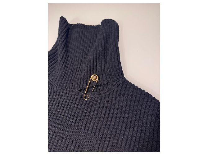 Versace Stivali con Spilla di Sicurezza & Set Poncho con Collo Alto con Spilla di Sicurezza Nero - vista 11