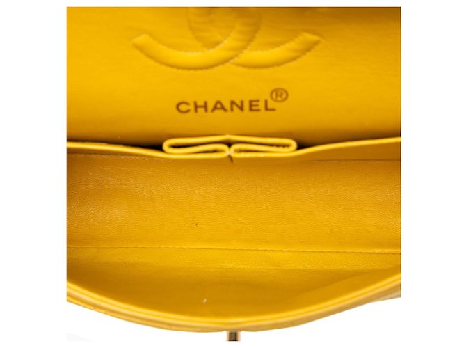 Chanel Giallo Piccolo Classico in Pelle di Agnello Doppio Senape - vista 4