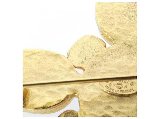 Broche Chanel Marrom e Dourado - vista 3