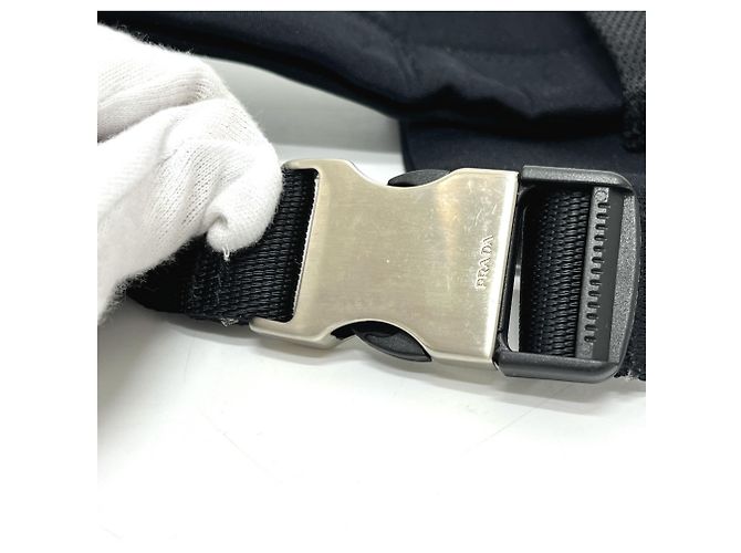 Borsa a tracolla Prada MV563 in nylon nero - vista 4