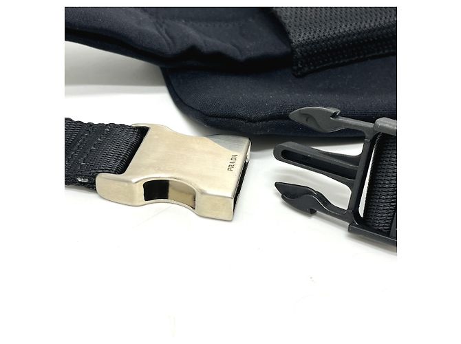 Borsa a tracolla Prada MV563 in nylon nero - vista 5