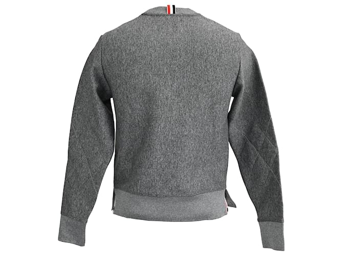 Grauer Baumwollpullover mit Thom Browne Logo-Patch - Ansicht 3