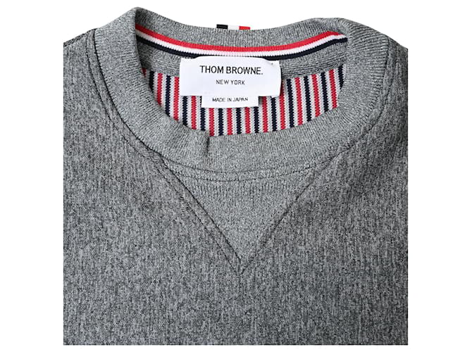 Grauer Baumwollpullover mit Thom Browne Logo-Patch - Ansicht 5