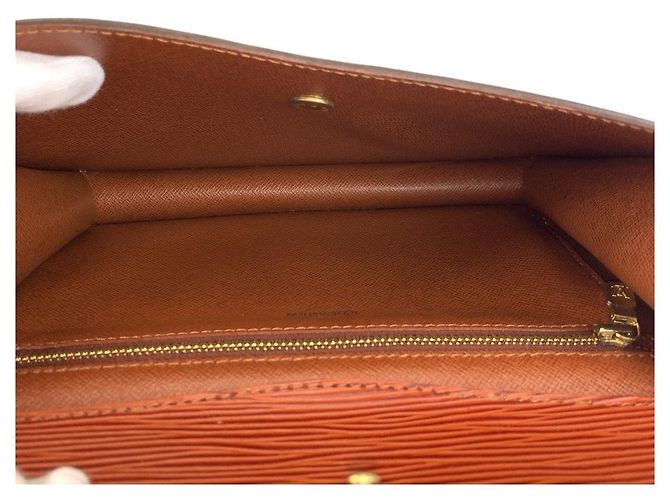 Clutch Louis Vuitton Epi Montaigne 27 Marrone - vista 9