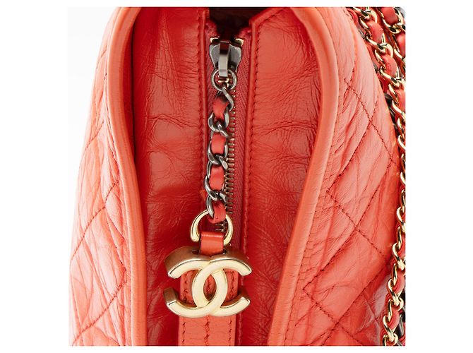 Chanel Gabrielle Medium Hobo in Pelle di Vitello Invecchiata Arancione - vista 9