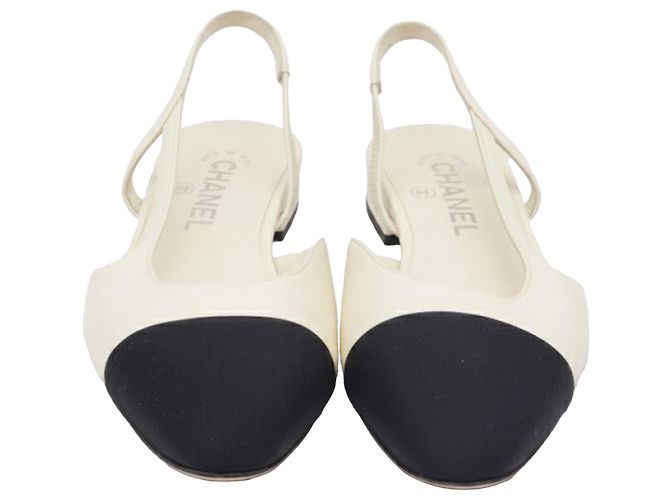 Timeless Bailarinas slingback Chanel CC en cuero crema Blanco Crudo - vista 2