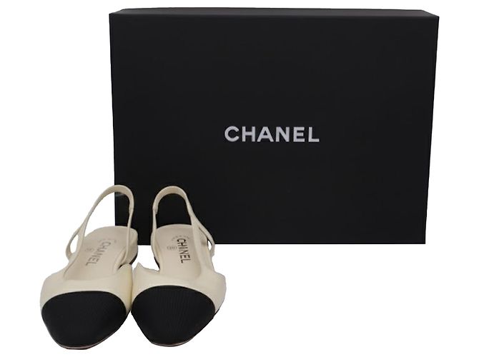 Timeless Bailarinas slingback Chanel CC en cuero crema Blanco Crudo - vista 6