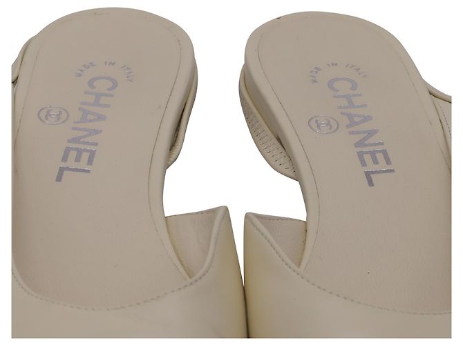 Timeless Bailarinas slingback Chanel CC en cuero crema Blanco Crudo - vista 7
