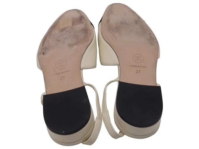 Timeless Bailarinas slingback Chanel CC en cuero crema Blanco Crudo - vista 8
