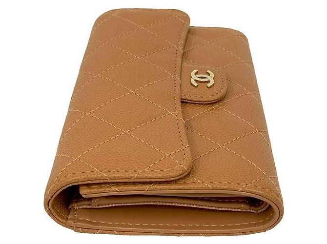 Portafoglio tri-fold in pelle caviar matelassé Chanel Marrone Beige - vista 6