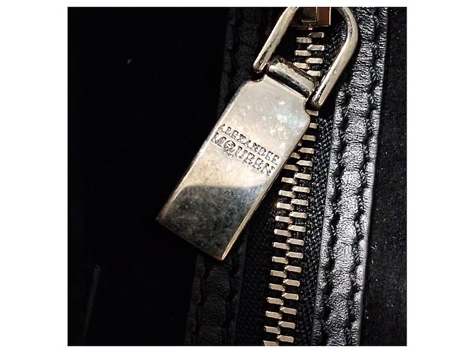 Pochette Piatta Heroine Studded in Pelle Nera di Alexander McQueen Nero - vista 5