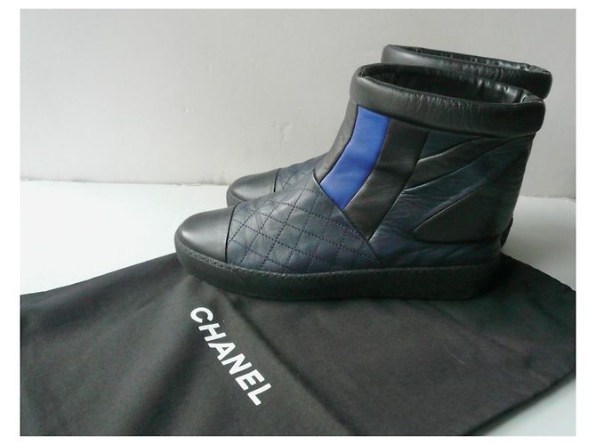 Stivali con zeppa CHANEL in pelle blu e nera Taglia 41 Ottime Condizioni Multicolore - vista 3