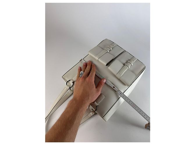 Vintage Givenchy Lederhandtasche Weiß - Ansicht 11