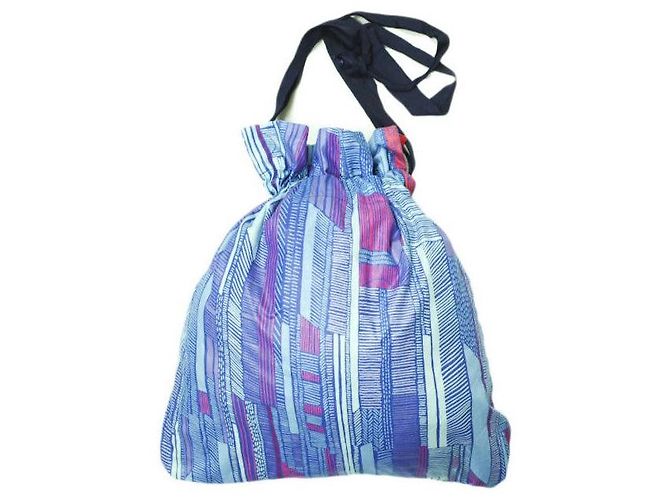 Autre Marque Borsa a spalla reversibile in cotone batik africano MANDRAKE Rosa Blu - vista 3