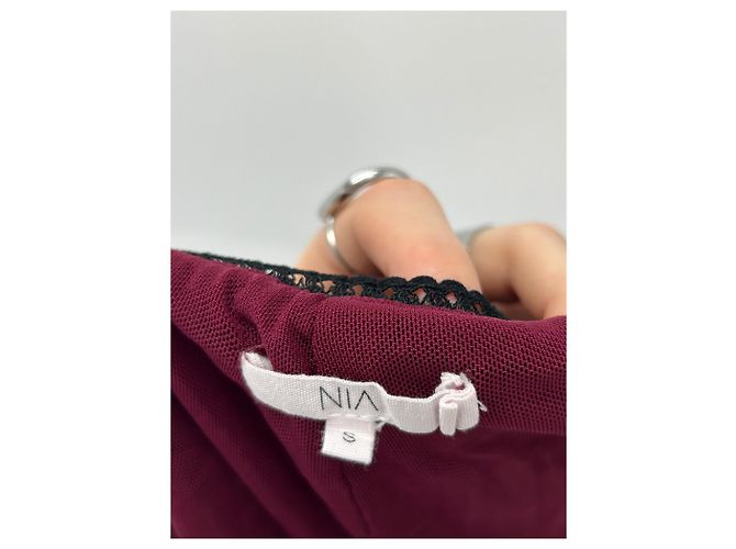 Autre Marque NIA Samtshorts in Burgunderrot - Ansicht 4