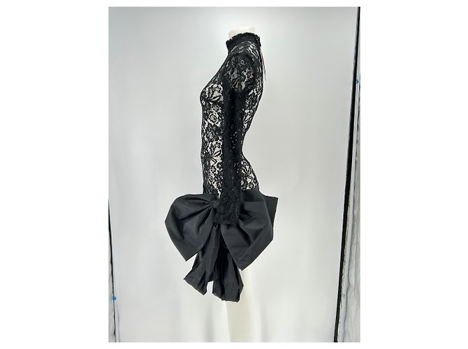 Autre Marque Schwarzes Spitzenkleid mit langen Ärmeln - Ansicht 4