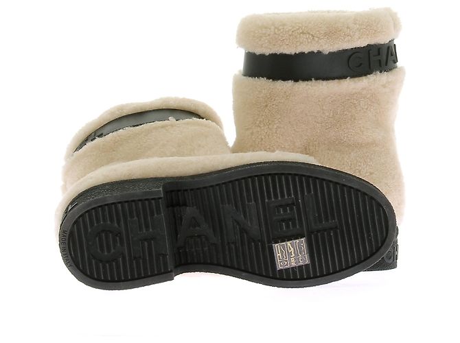 Chanel Botas forradas e de couro Bege - vista 7